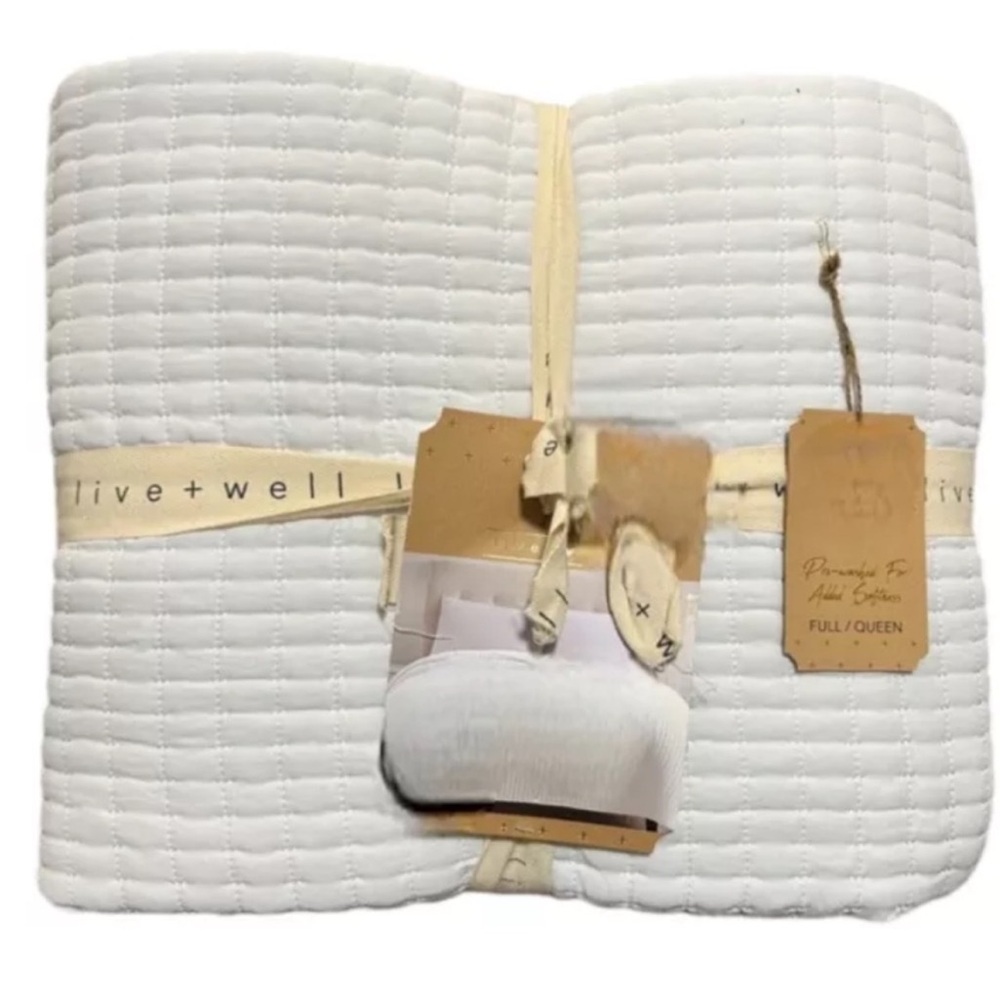 Live Well White Full/Queen Quilt 90”x90” NEW with Tags 100% Polyester